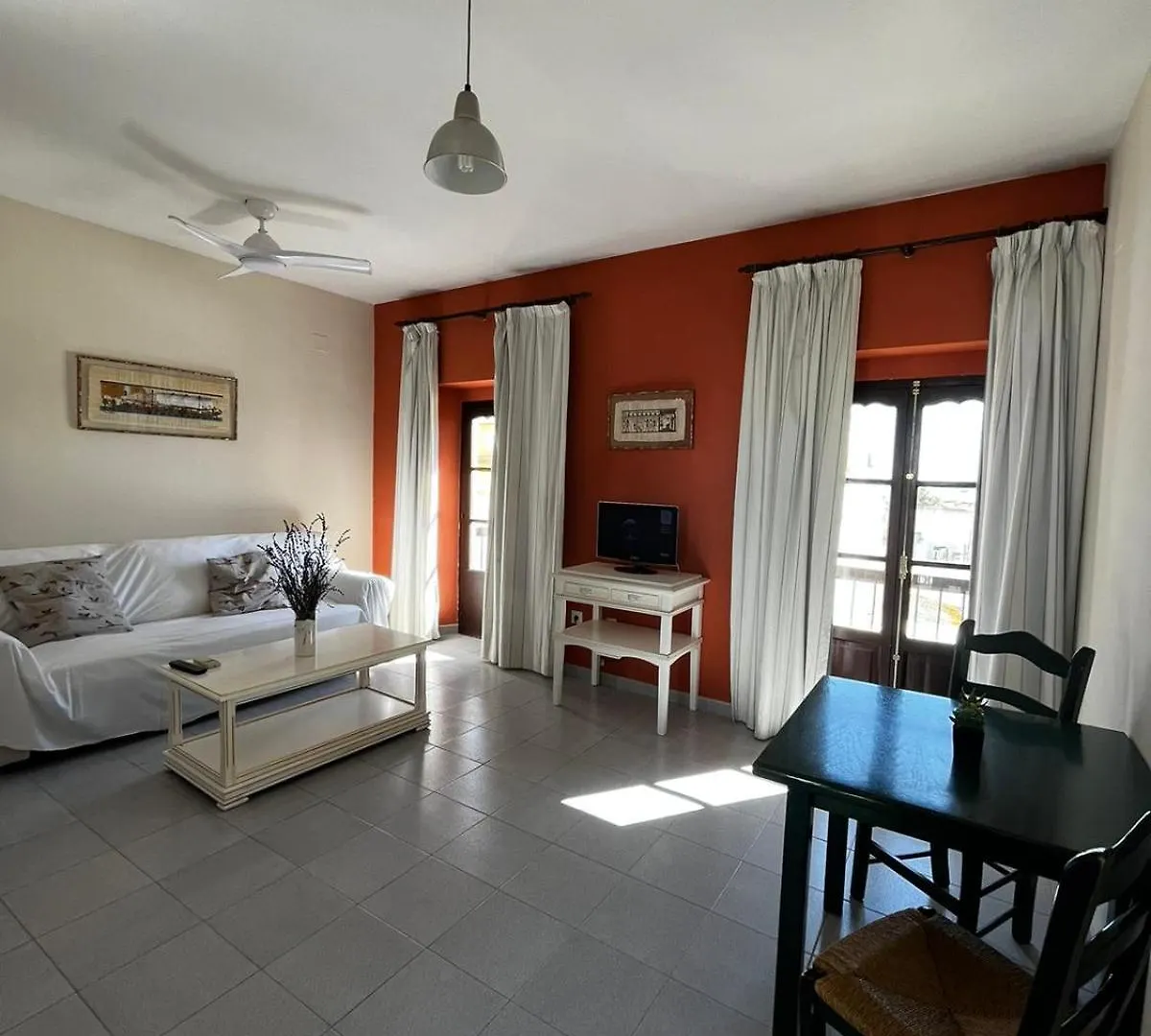 Apartamentos Larga 70 El Puerto de Santa Maria 0*,  Spain